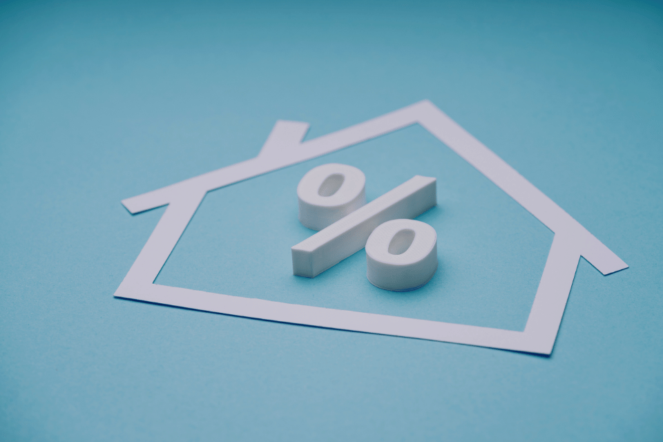 Image shows mortgage rate concept with a house and percentage sign